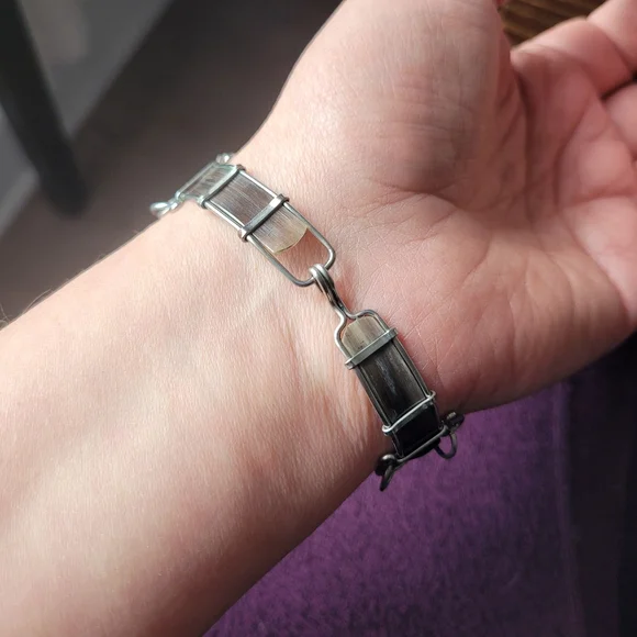 Silver tone bracelet with shells - Picture 7 of 7